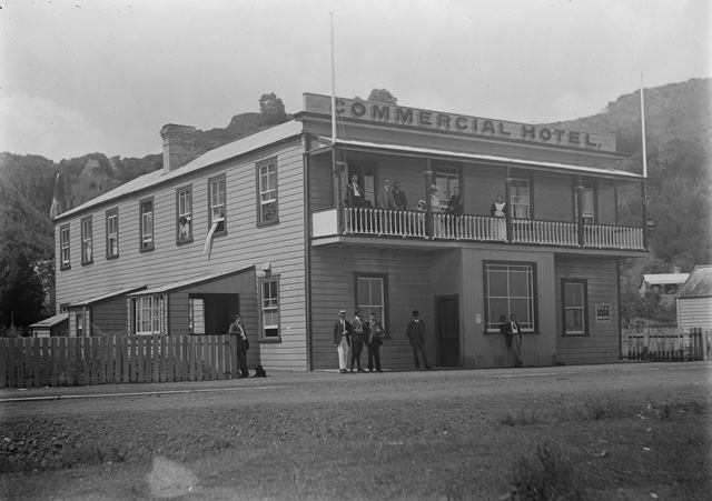 The Commerce Hotel, Whakatāne, c.1908, Whakatane Museum Collection 2010.95.9