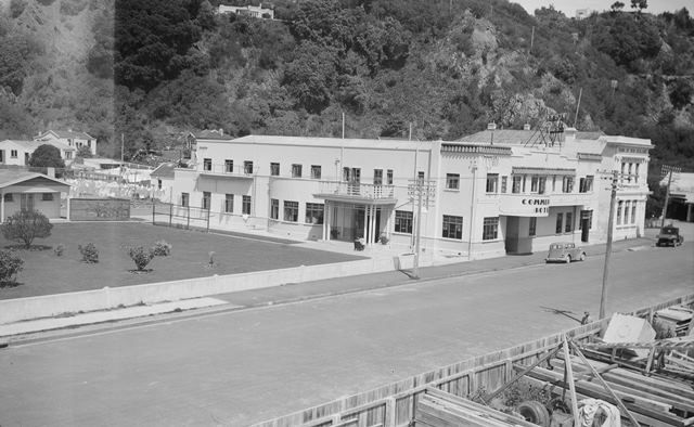 The New Commerce Hotel, The Strand, Whakatāne Museum Collection, 227