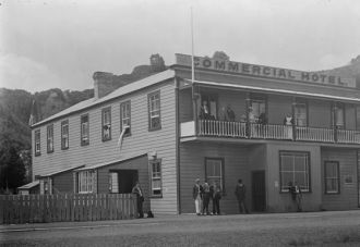 The Commerce Hotel, c.1908, Whakatāne Museum Collection 2010.95.9