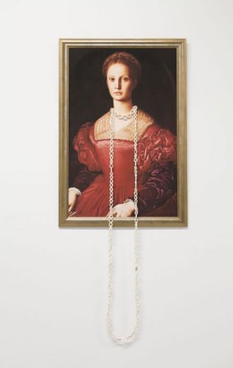  Elfi Spiewack, XXL necklace, sheep bone, gold, stainless steel wire Agnolo Bronzino, Portrait of Lucrezia Panciatichi (1540)